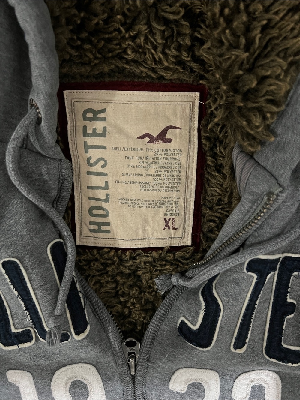 Hollister vintage Y2K XL men’s zip up faux fur hoodie. NWT. Original mid 2000’s. - Picture 5 of 6